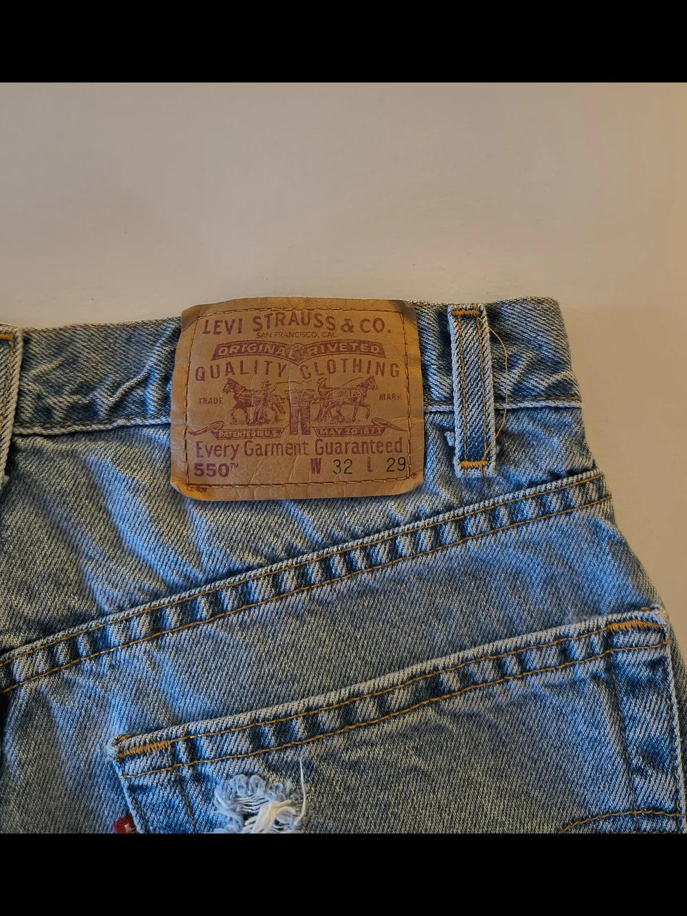 Levi's  550 Light Blue Distressed relaxed Boyfriend Jeans size 32 waist 25